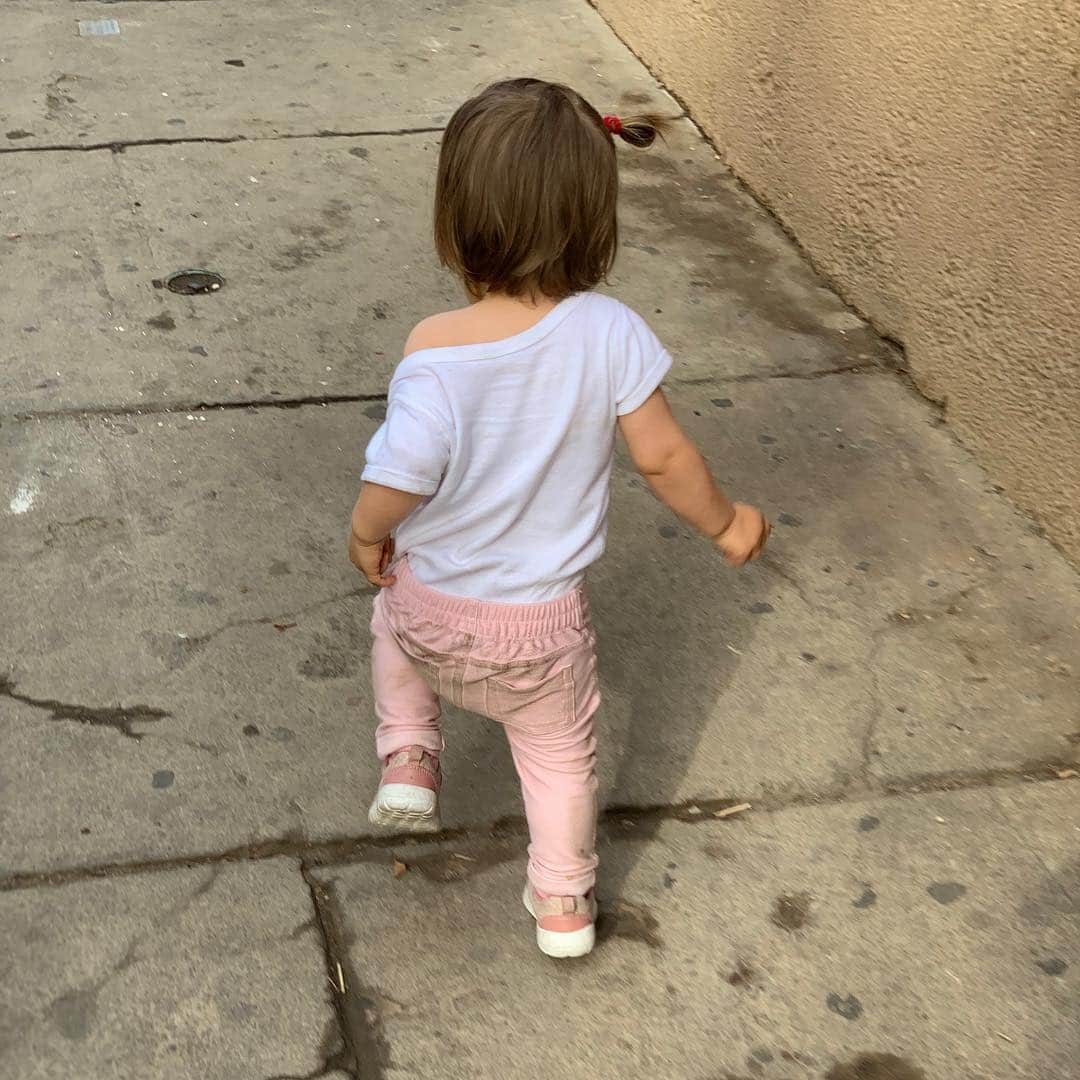 のインスタグラム：「Keeping me on my toes. Descubriendo Chile con mi pulga. #viñadelmar」
