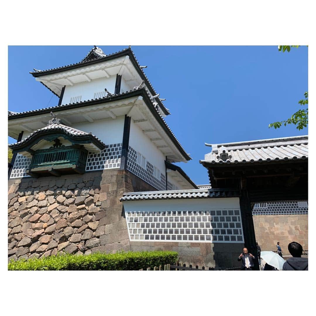伊藤弘美さんのインスタグラム写真 - (伊藤弘美Instagram)「☺︎﻿ ﻿ 大阪、奈良の後は金沢へ！﻿ ﻿ 兼六園、金沢城、ひがし茶屋街を中心に散策🎶﻿ お天気にも恵まれて歩いていて﻿ 気持ち良かったです☀️﻿ ﻿ お友だちに教えてもらい気になっていた﻿ 俵屋さんにも行けました😊✨﻿ ﻿ 夜は美味しいお魚をお腹いっぱいいただき大満足😋﻿ ﻿ #金沢 #石川 #観光 #兼六園 #金沢城﻿ #ひがし茶屋街 #金箔ソフト #俵屋 #じろあめ」5月6日 10時44分 - hiromi_ito831