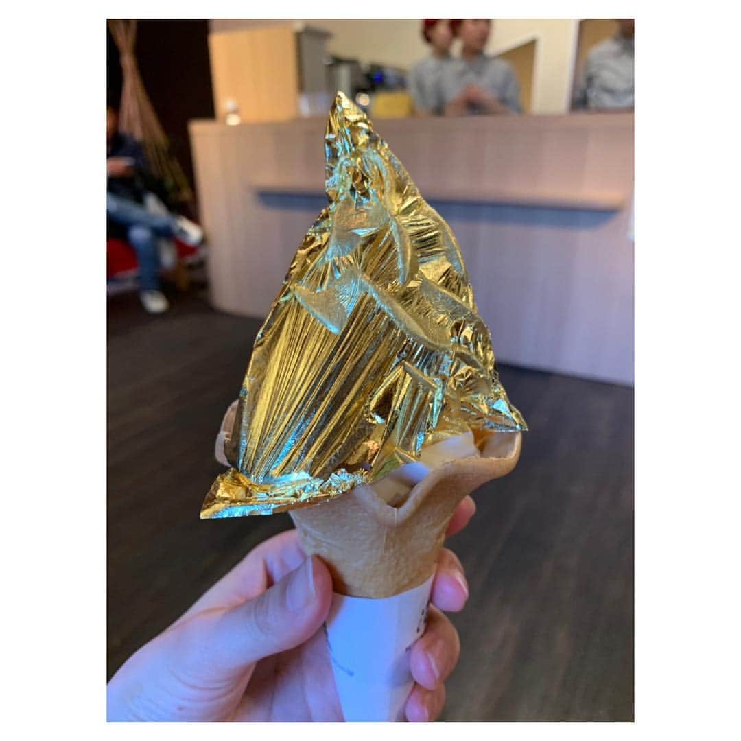 伊藤弘美さんのインスタグラム写真 - (伊藤弘美Instagram)「☺︎﻿ ﻿ 大阪、奈良の後は金沢へ！﻿ ﻿ 兼六園、金沢城、ひがし茶屋街を中心に散策🎶﻿ お天気にも恵まれて歩いていて﻿ 気持ち良かったです☀️﻿ ﻿ お友だちに教えてもらい気になっていた﻿ 俵屋さんにも行けました😊✨﻿ ﻿ 夜は美味しいお魚をお腹いっぱいいただき大満足😋﻿ ﻿ #金沢 #石川 #観光 #兼六園 #金沢城﻿ #ひがし茶屋街 #金箔ソフト #俵屋 #じろあめ」5月6日 10時44分 - hiromi_ito831