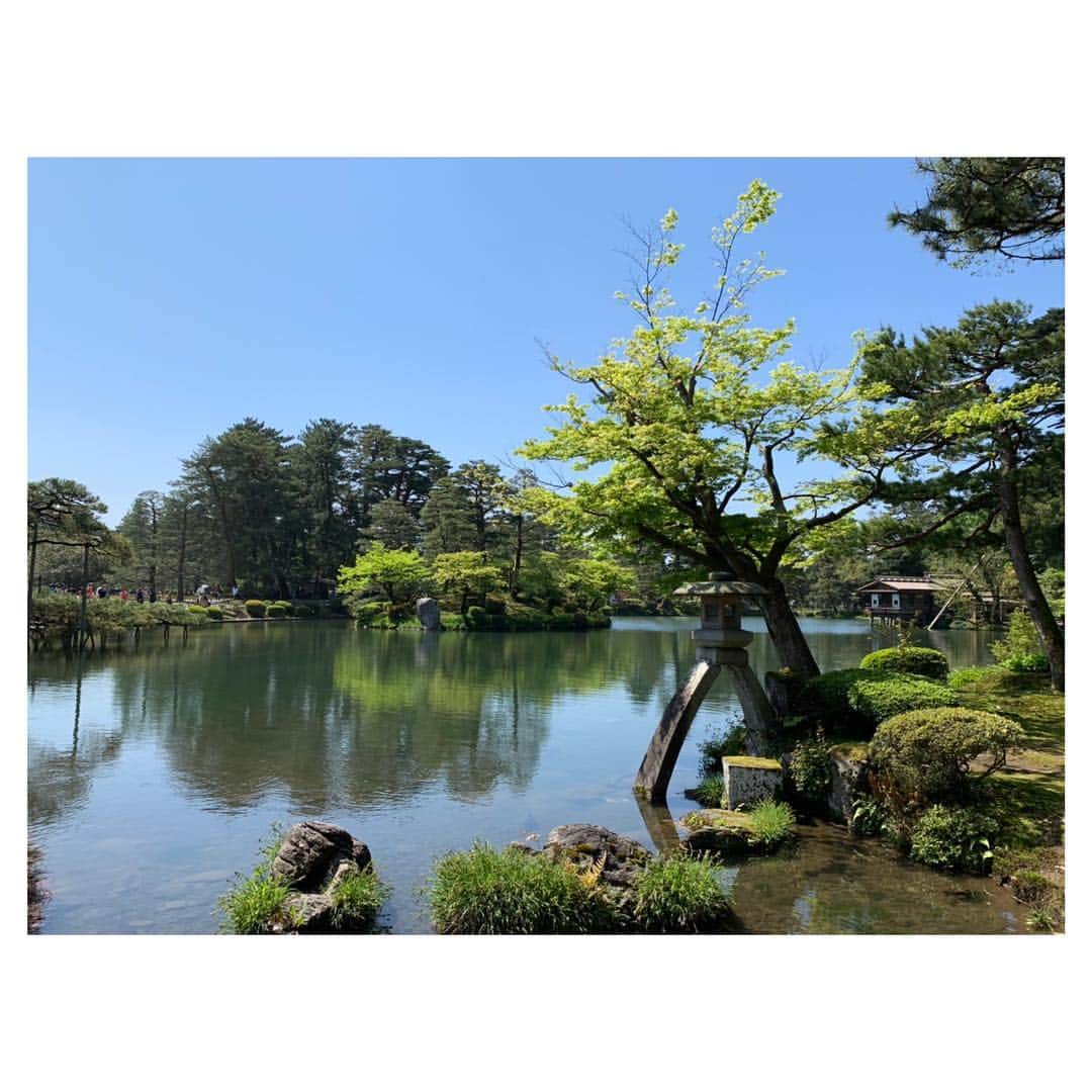 伊藤弘美さんのインスタグラム写真 - (伊藤弘美Instagram)「☺︎﻿ ﻿ 大阪、奈良の後は金沢へ！﻿ ﻿ 兼六園、金沢城、ひがし茶屋街を中心に散策🎶﻿ お天気にも恵まれて歩いていて﻿ 気持ち良かったです☀️﻿ ﻿ お友だちに教えてもらい気になっていた﻿ 俵屋さんにも行けました😊✨﻿ ﻿ 夜は美味しいお魚をお腹いっぱいいただき大満足😋﻿ ﻿ #金沢 #石川 #観光 #兼六園 #金沢城﻿ #ひがし茶屋街 #金箔ソフト #俵屋 #じろあめ」5月6日 10時44分 - hiromi_ito831