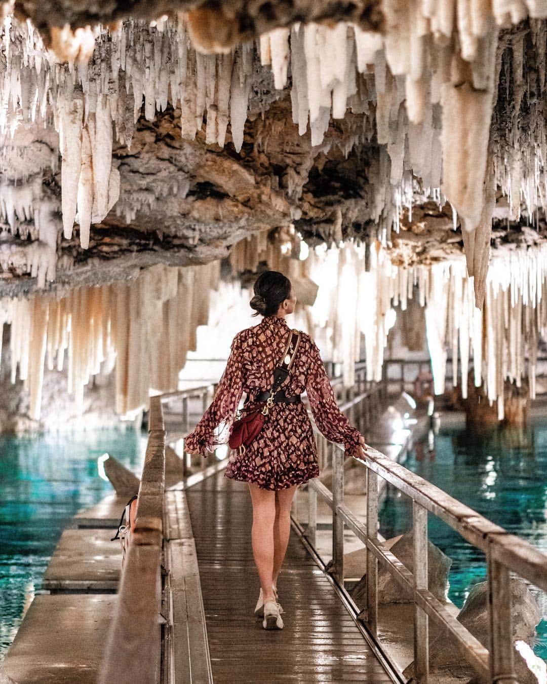 ウェンディー・グエンさんのインスタグラム写真 - (ウェンディー・グエンInstagram)「This magical place is the Crystal Caves in @Bermuda! I’ve only seen it in photos and it’s even more impressive in person! #gotobermuda」5月6日 10時46分 - wendyslookbook
