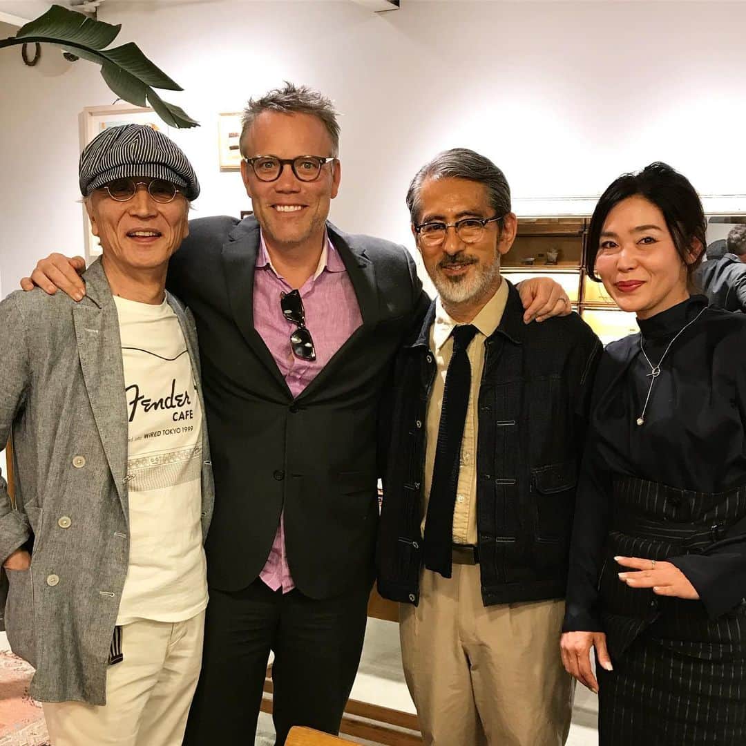 のインスタグラム：「昨日のトランクショーに四方様と心斎橋リフォームの内本様がご来店。レトロ・スペックス社代表ジェイ氏とも話が弾んでらっしゃいました。サングラスとてもよくお似合いでした。ご来店ありがとうございました。  #customer  @retrospecsandco  #store @globespecs_official  #tokyo #opticalstore」
