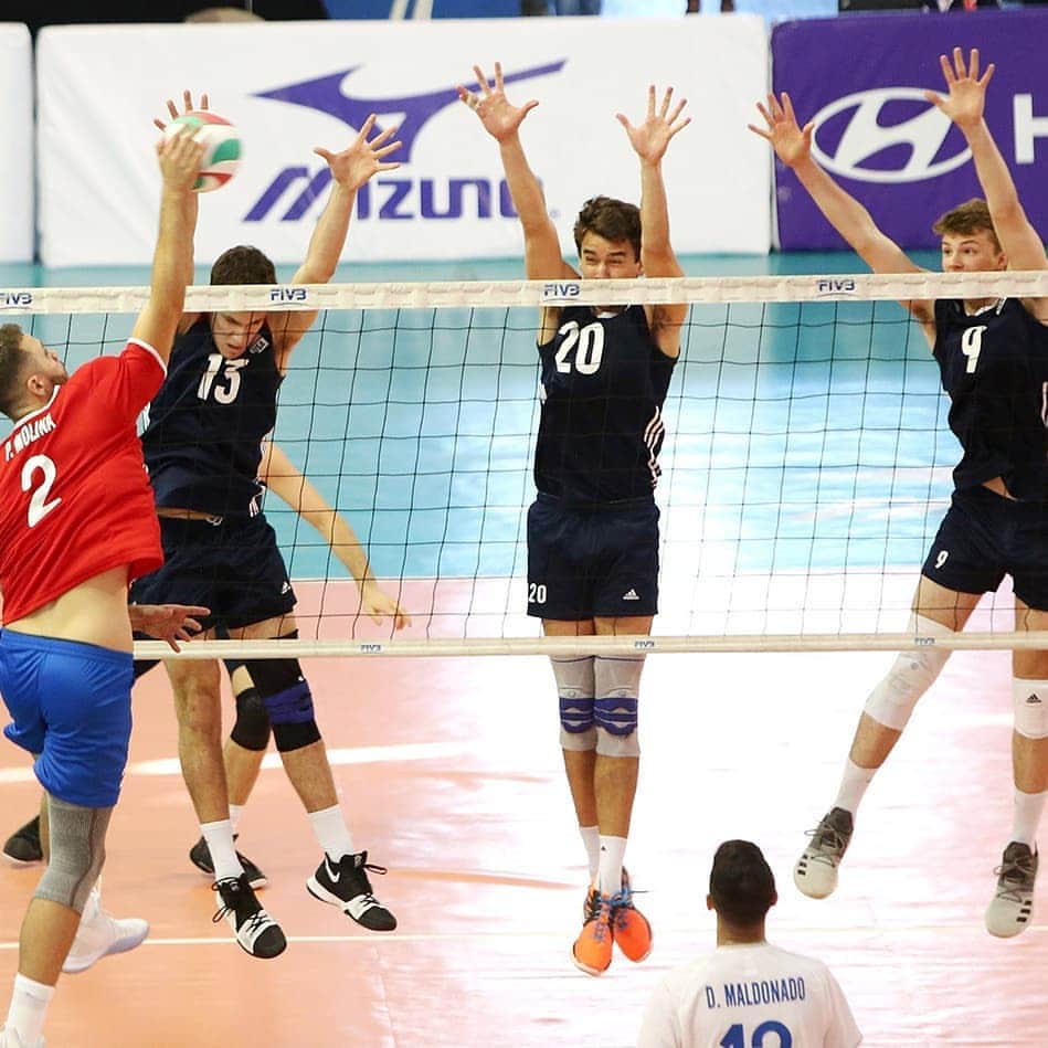 USA Volleyballさんのインスタグラム写真 - (USA VolleyballInstagram)「The Men's Junior National Team 🇺🇲 battled Puerto Rico 🇵🇷 on Sunday, but fell 27-25, 27-25, 21-25, 25-20 at the U21 Pan Am Cup in Peru. They're back in action Monday vs Dominican Republic 🇩🇴. --- @usav_hp @norcecainfo @spencejah14 #U21PanAmCup」5月6日 10時53分 - usavolleyball