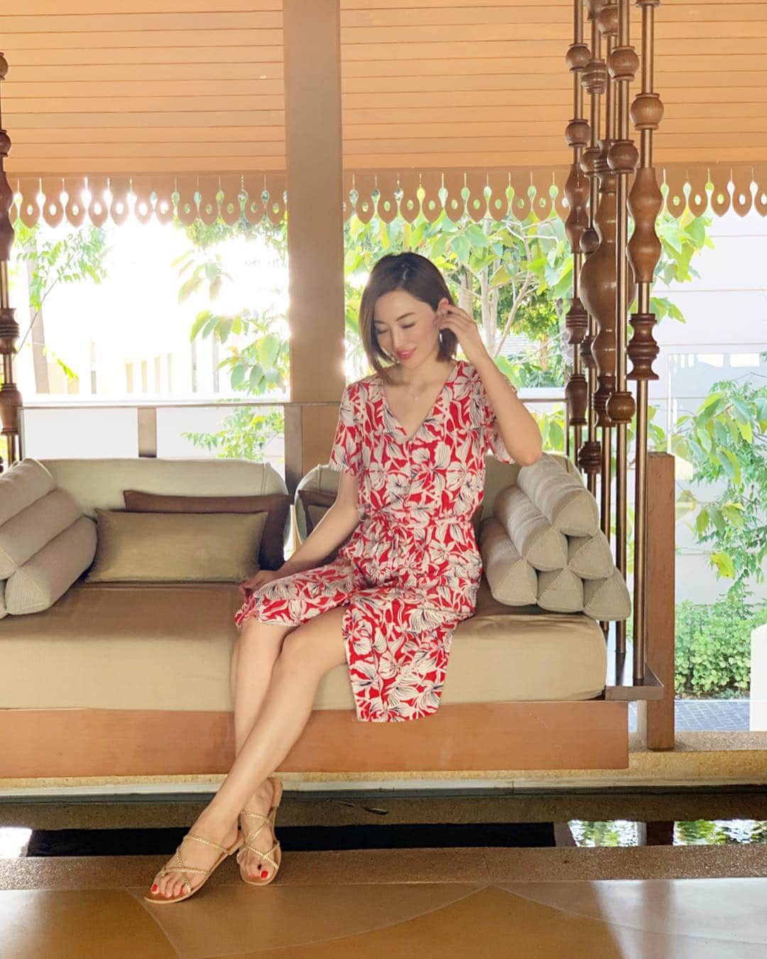 のインスタグラム：「バンコク3連休は、サムイ島の @the_ritz_carlton へ。  バンコクから飛行機で✈️1時間ほどのサムイ島 風が気持ちよく バンコクよりも幾分涼しく感じます。  朝ごはんも美味しかったです。  今日来てるワンピースは @mango のもの。  たまに可愛い柄のワンピースが売ってるので、よく覗いてます。  これから、プールへ  行ってきます‼️ #バンコク #bangkok #バンコク生活 #バンコクライフ #バンコク美容#バンコク美容室#beauty #バンコク暮らし #バンコク子育て  #ママ#ママライフ #海外移住 #海外移住シングルマザー #シングルマザー#シングルマザーの子育て #タイ在住#タイ駐在 #バンコク旅行 #バンコクカフェ #バンコクカフェ巡り #バンコク駐在妻 #バンコク駐妻 #サムイ島#kosamui」