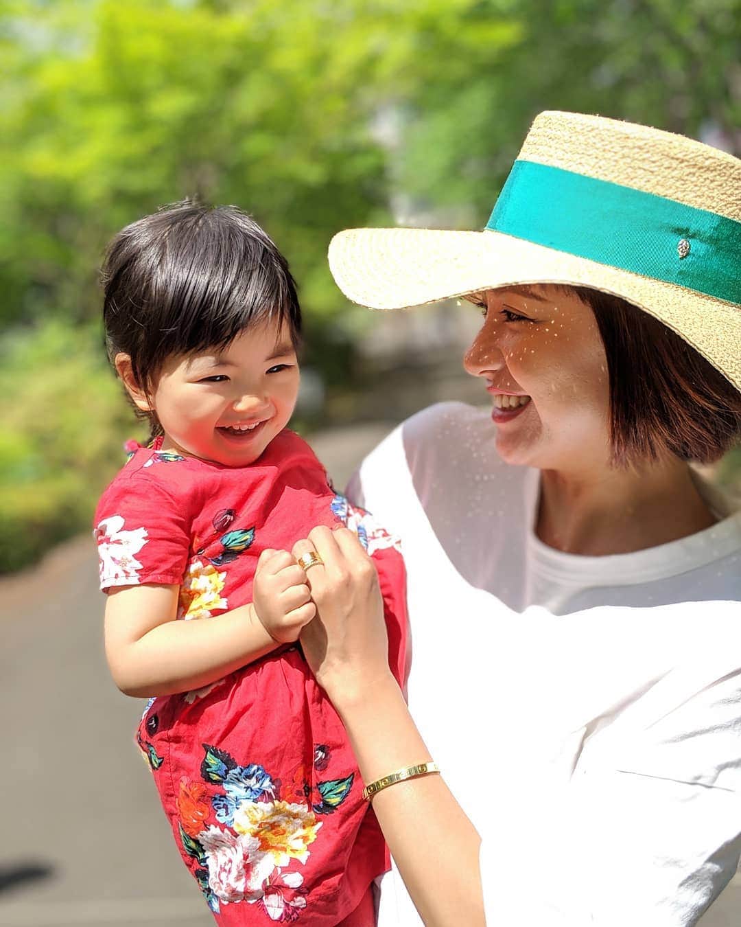 三喜本惠美さんのインスタグラム写真 - (三喜本惠美Instagram)「・ 令和に変わり家族で氏神様へ お参りに行って来ましたよ🙏 子供達が安心して暮らせる時代でありますように✨ 何だか良い気がする🤔 正直者がバカをみない時代 真面目な方が報われる時代の始まり〜 #令和#氏神様#新しい時代#女の子育児」5月6日 11時01分 - megumi_mikimoto