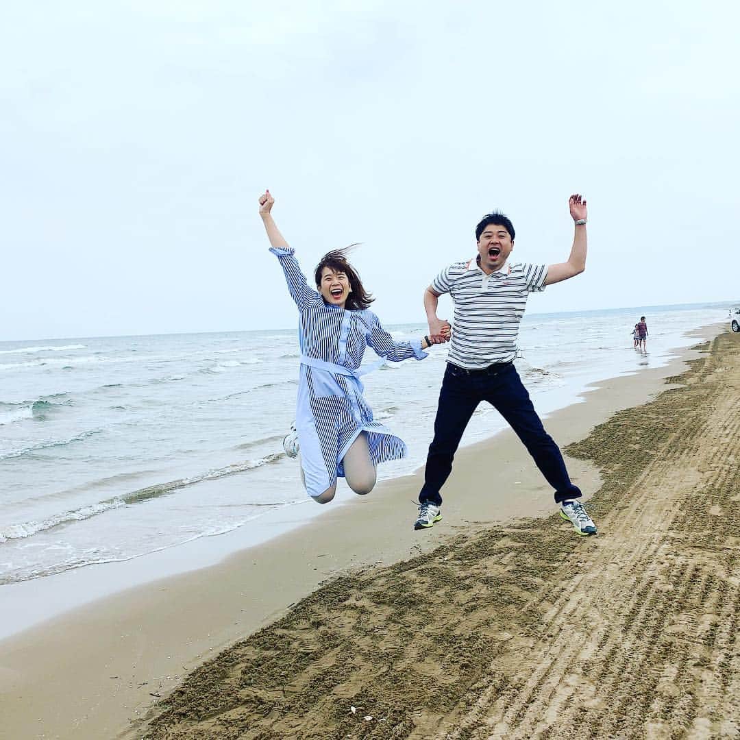 河島あみるさんのインスタグラム写真 - (河島あみるInstagram)「なぎさドライブウェイで走る男 はしゃぐ夫婦と 冷めた思春期たち （レギンスモロ見えですんません😭） #金沢旅行  #走る男 （1回目 遅すぎてテイク2）」5月6日 11時15分 - amiru_kawashima