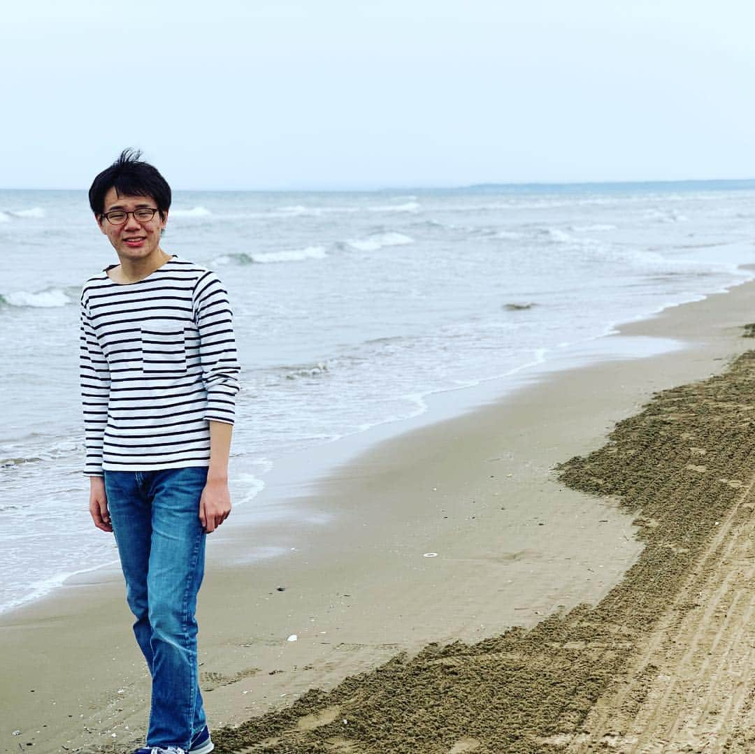 河島あみるさんのインスタグラム写真 - (河島あみるInstagram)「なぎさドライブウェイで走る男 はしゃぐ夫婦と 冷めた思春期たち （レギンスモロ見えですんません😭） #金沢旅行  #走る男 （1回目 遅すぎてテイク2）」5月6日 11時15分 - amiru_kawashima