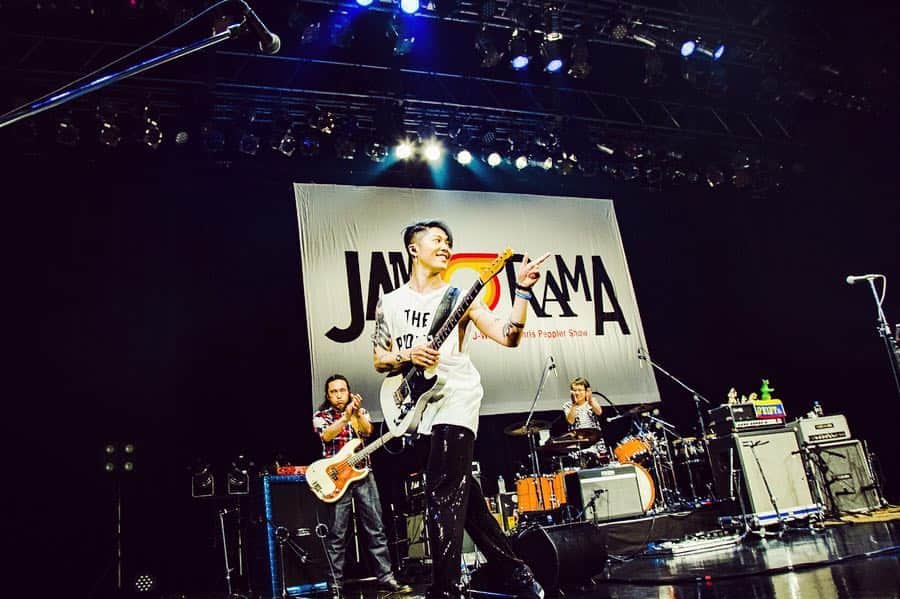 雅-MIYAVI-さんのインスタグラム写真 - (雅-MIYAVI-Instagram)「We’re forever kids when we play the guitar 🎸🎸🤘🏻😬 @chrispeppleroffice 主催のイベント #JAMORAMA に出演させてもらいました。チャーの叔父貴はじめ日本の素晴らしいギタリスト達と一緒にプレイできて光栄でした！...もっと練習します(笑) 📷:Daisuke Hirano」5月6日 11時08分 - miyavi_ishihara