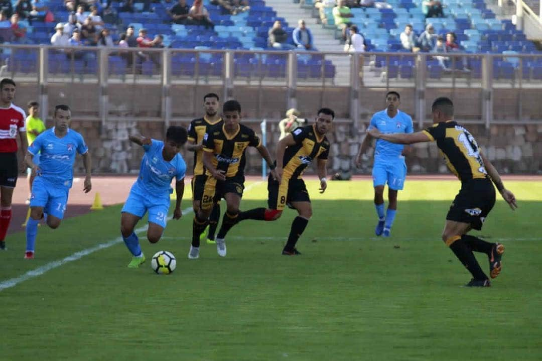 サッカー チリ代表チームさんのインスタグラム写真 - (サッカー チリ代表チームInstagram)「En el estadio Carlos Dittborn 🏟, @smdearica_oficial venció a @fernandezvial por 1-0 en la #Fecha5 de la #SegundaDivision 📸Fotografía: Felipe Flores / Colaborador Comunicaciones ANFP」5月6日 11時15分 - campeonatochi