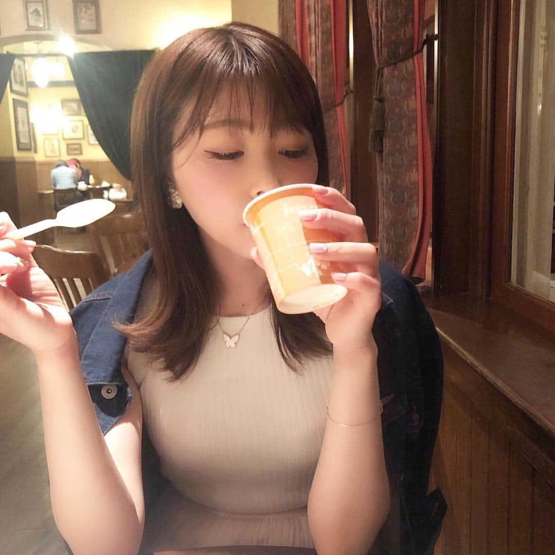 アレルギーナビゲーター 細川真奈 ❤さんのインスタグラム写真 - (アレルギーナビゲーター 細川真奈 ❤Instagram)「#食物アレルギー_ディズニーシー . 久しぶりにタワー・オブ・テラーに乗ったら、 "こんなに恐かったっけ…😦" "いつもより落ちる回数が多かったよね？💦" と、またまた休憩😅笑 . 近くにあったお店に入ってみたら ☑︎フライドポテト ☑︎チキンとベジタブルのスープ が #卵不使用 #乳製品不使用 #ナッツ不使用 #やまいも不使用 だったので、 オーダー❤️ . チキンとベジタブルのスープは初めて食べましたが、 優しいお味付けで心臓のばくばくがほっこり癒され、落ち着きました☺️💕 . これにて今回の #食べ歩きディズニー レポートはおしまい。 やっぱりディズニーはパワースポットだと再認識したので、 沢山行けるようにお仕事頑張ろーっと😆❣️❣️ . スワイプ④枚目 ネットで "ディズニー アレルギー" と検索するだけで出てくる 「27大アレルゲン情報」も載せておきます☺️ . . #ディズニーシー #disneysea #ディズニーシーグルメ #卵アレルギー #乳製品アレルギー #山芋アレルギー #ナッツアレルギー #食物アレルギー #アレルギー #大人の食物アレルギー #アレルギーナビゲーター #foodallergy #foodallergies #allergynavigater #食物アレルギー_遊園地 #食物アレルギー_東京 #食物アレルギー_外食 #食物アレルギー_ディズニー」5月6日 11時27分 - manahosokawa