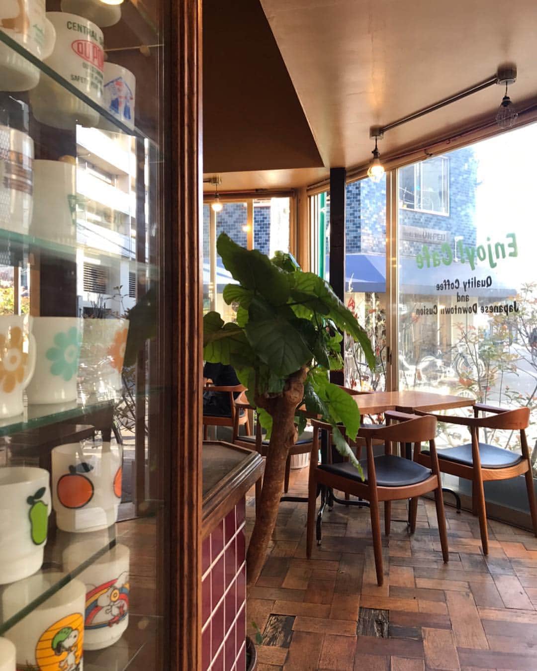 下野佐和子さんのインスタグラム写真 - (下野佐和子Instagram)「Enjoy Cafe. 🌈#いい感じの音楽 #enjoycafe #堀江 #幸町 #大阪市 #モーニング次は行ってみたい」5月6日 11時29分 - osawadon_sawako