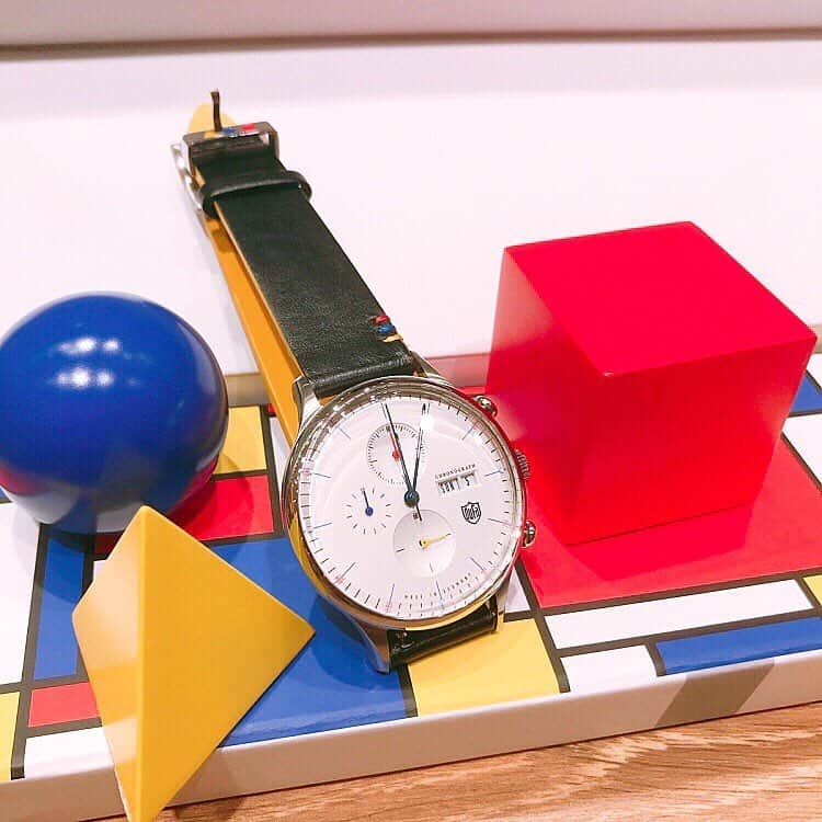 TiCTACさんのインスタグラム写真 - (TiCTACInstagram)「「DUFA」¥45,000+tax  クロックの製造で名高いドイツの老舗時計ブランド、ドゥッファ。バウハウス100周年を記念したスペシャルエディションが入荷しました。バウハウスが提唱したデザインの基本形状「△○□」と「黄・青・赤」の三原色がディテールに落とし込まれています。 #dufa #ドゥッファ #dufawatches #ドイツ時計 #ドイツ製 #madeingermany #バウハウス #bauhaus  #バウハウス100 #bauhaus100 #tictac #watch #チックタック時計店 #時計 #腕時計 #時計店  #時計好き  #腕時計好き  #腕時計くら部 #腕時計の贈り物 #誕生日プレゼント #記念日プレゼント  #クリスマスプレゼント時計 #誕生日プレゼント時計 #記念日プレゼント時計 #チックタックグランフロント大阪店」5月6日 11時31分 - tictac_press