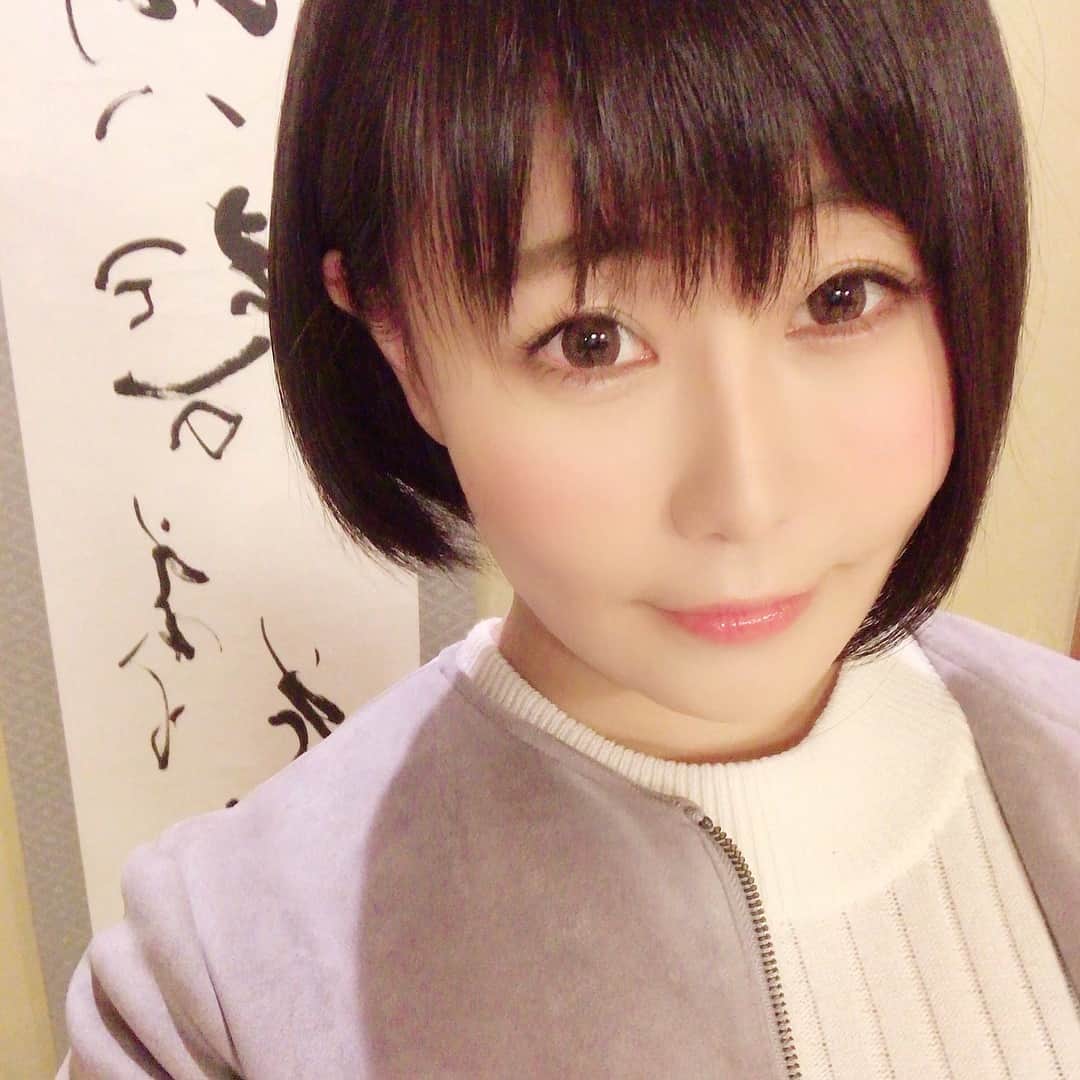明里ともかのインスタグラム：「撮影・メイク後。  #明里ともか」