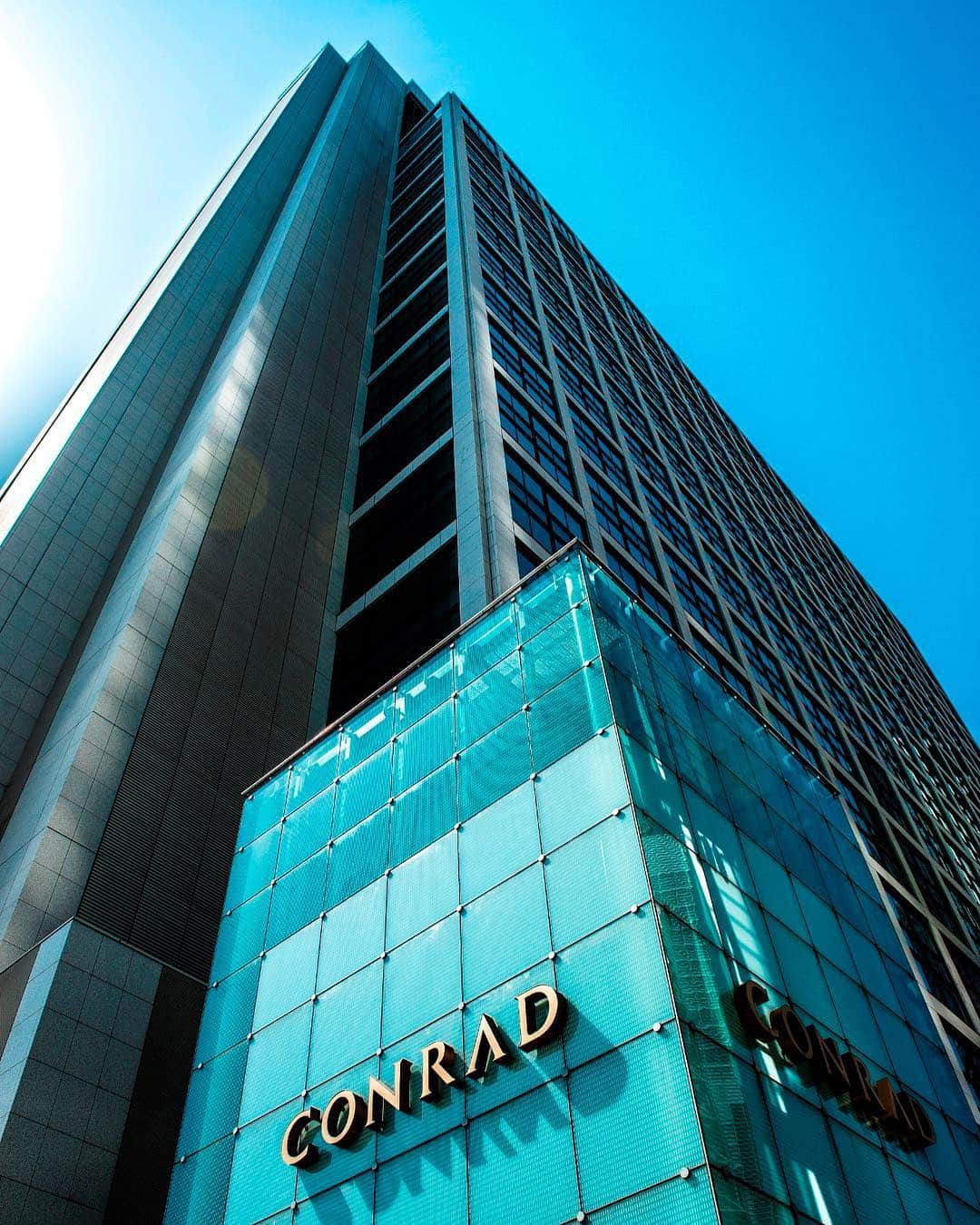 Conrad Tokyoのインスタグラム：「本日はゴールデンウィーク最終日です。すてきな1日を！ Enjoy the rest of your golden week. #コンラッド東京 #ホテル #汐留 #東京 #日本 #新橋 #銀座 #ゴールデンウィーク #休み #休暇 #旅行 #gw最終日 #gw #ゴールデンウィーク最終日 #連休最終日 #ConradTokyo #StayInspired #Conrad #hotel #Tokyo #Japan #Shiodome #Shinbashi #GW #holiday」