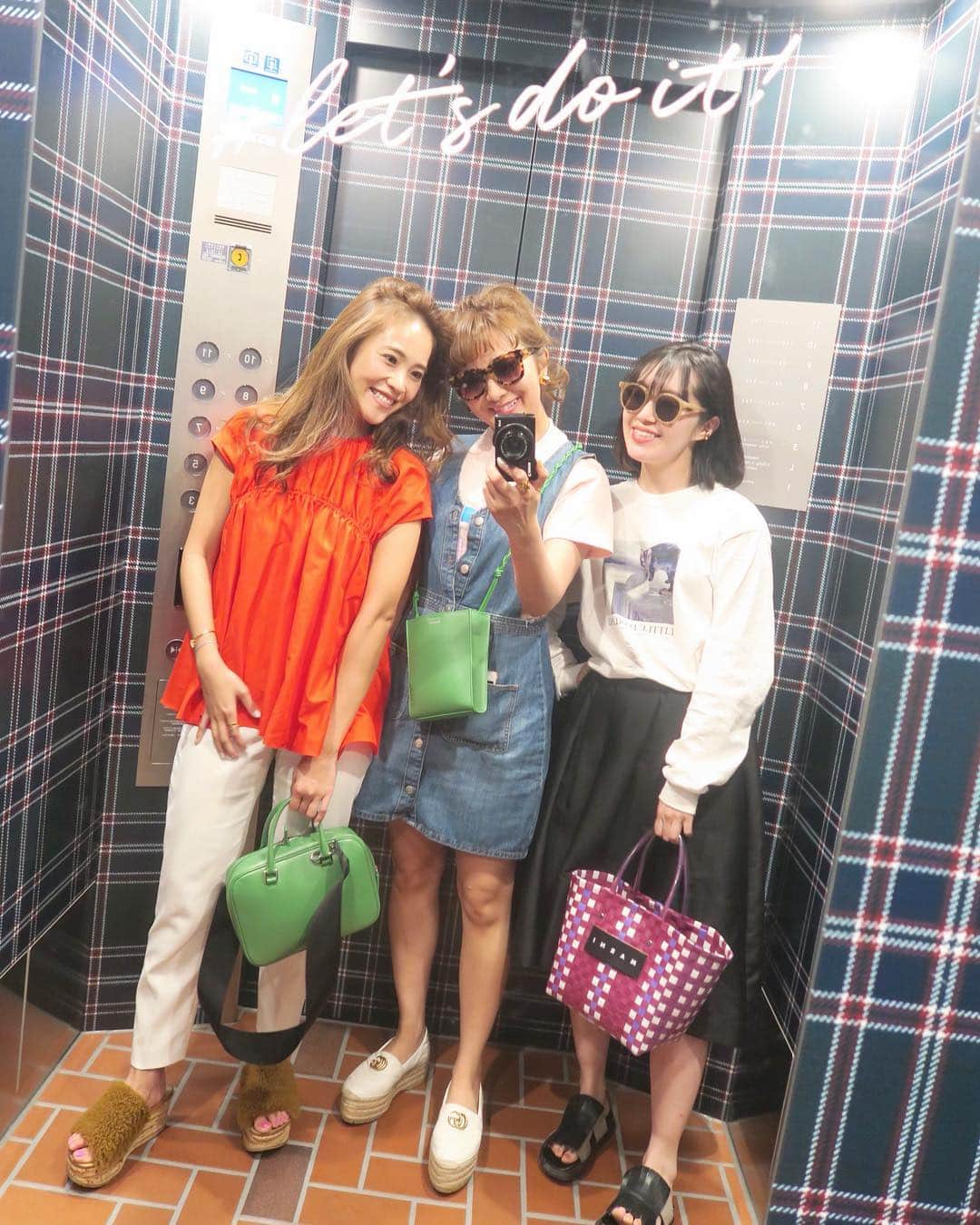 Mai Wakimizuさんのインスタグラム写真 - (Mai WakimizuInstagram)「エレベーターの中までタータンチェック♡可愛すぎる空間に思わずパチリ＼(^o^)／Let's do it!! #hotelit#大阪」5月6日 11時45分 - wakkin__m