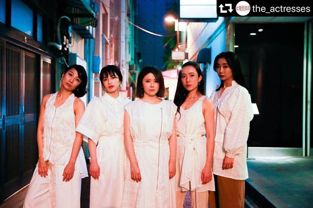 まりゑさんのインスタグラム写真 - (まりゑInstagram)「#repost @the_actresses ・・・ 小道に浮かび上がる5人の女優たち🌹  photo by @j_k_wang  costume by @shingo_kurokawa  #女優倶楽部 #アー写 #撮影 #女優 #関谷春子 #皆本麻帆 #宮澤エマ #万里紗 #まりゑ #j_k_wang #shingokurokawa  #東京 #銀座 #日比谷 #tokyo #ginza #hibiya  #japan #japanese #actress #club」5月6日 12時12分 - manmarumarie