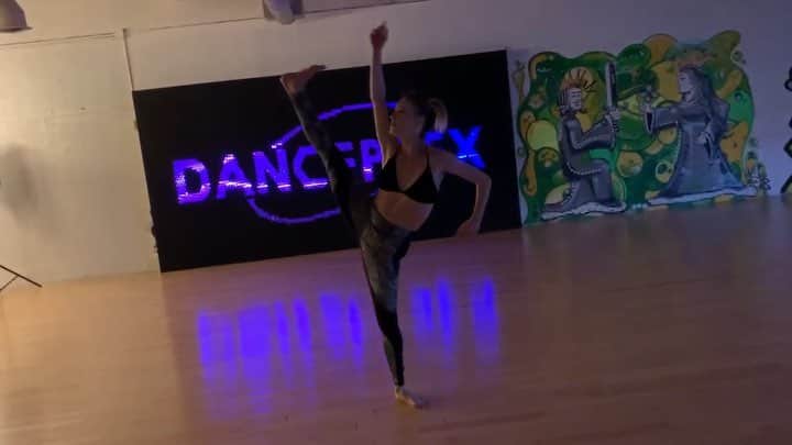 Addison Moffettのインスタグラム：「what was broken don’t unbreak」
