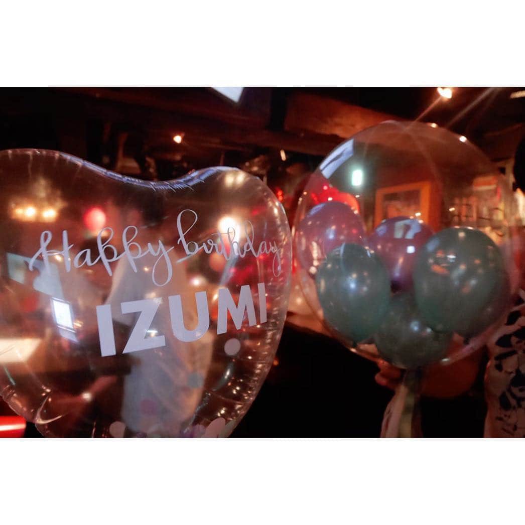 渡部いずみさんのインスタグラム写真 - (渡部いずみInstagram)「あっという間にメンバー増えてみんなで飲んで完成へ一直線‼️😋みんなで走ります️‼️全員の写真が載せられない🍾やばい写真は載せません️‼️とりあえずまず酔うのがドレスコードになってます🤗主催のひとみのせいです‼️️🤤🍷 サプライズ第２弾の大学の友達シリーズは激ヤバ😭🧡呼んだのひとみしかいない🐰🌱 #洗足学園音楽大学#誕生日#happybirthday#ありがとう#激飲み#テキーラ#シャンパン#一気#西麻布#ベルエポック#36歳#5月3日#room39#祭り#最高のプレゼント#みんなありがとう#感謝#gw#令和#令和元年#酔い#誕生日ケーキ#pincher#美容 #sax#生演奏 @oisii98」5月6日 12時27分 - pincher__izumi