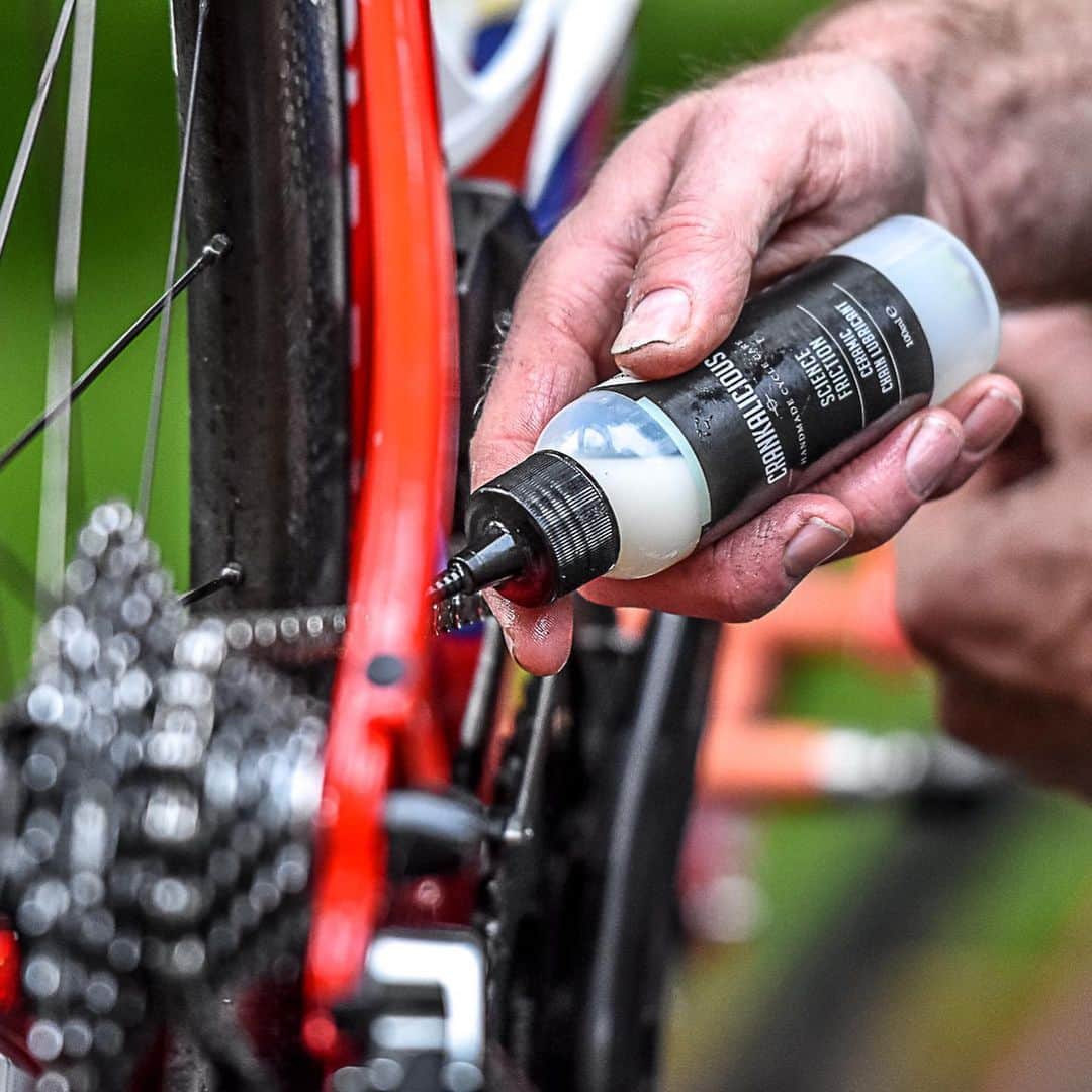 Zipp Speed Weaponryさんのインスタグラム写真 - (Zipp Speed WeaponryInstagram)「Pro mechanics have no shortage of work, especially when it rains. The @wigginsofficial crew keep the team's #ZippSpeed-equipped fleet sparkling. #TourdeYorkshire. 🧽 🛁 ✨」5月6日 23時34分 - zippspeed