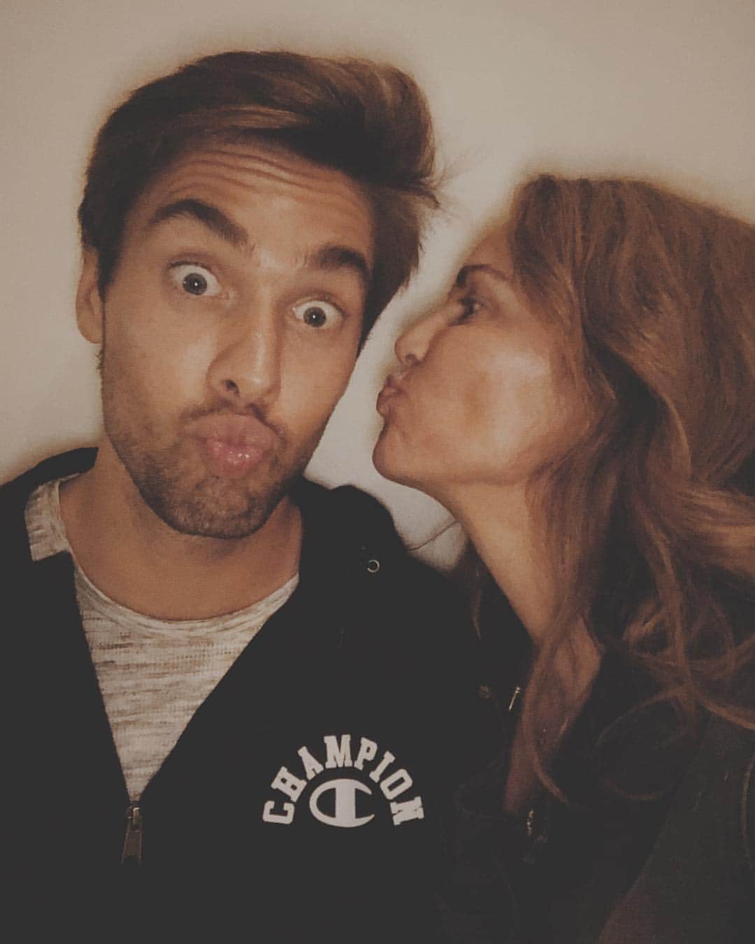 オースティン・ノースのインスタグラム：「Happy birthday beautiful mama. Wish I could be there to celebrate w you today! Keep an eye on the mail;) Love you so so much ❤️🎉」