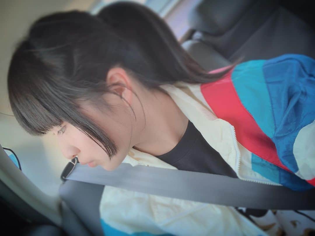 りりりのインスタグラム：「💌 ・ ・ #ドライブ好き #ポニーテール #してると頭痛くなる #家族でおでかけ #トランポリン #楽しかった #明日から学校 #がんばろう  #りりり」