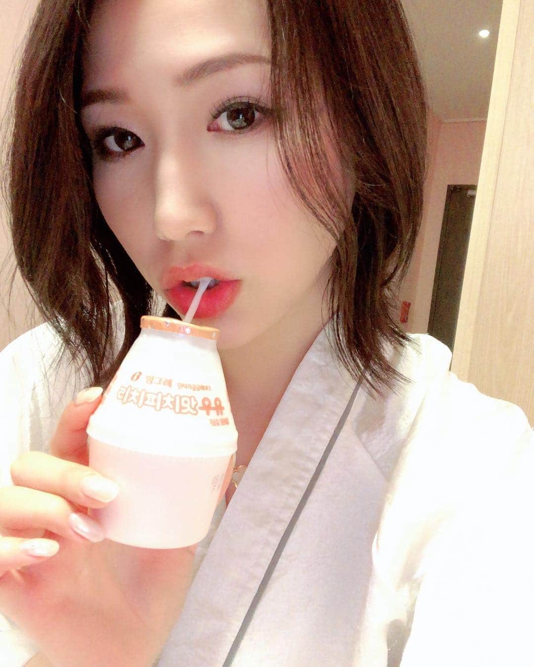 佐山愛のインスタグラム：「❤︎ ・ 告知の連投ごめ〜んみっ！ ・ 今週、5/8,9の2日間 レッドドラゴン出勤します🍾 ・ この機会にぜひっ🤗❤️ ・ ・ Red Dragon 東京都港区六本木5-1-7 ストリートビル4階 03-6447-0088 ・ ・ #六本木 #roppongi  #キャバクラ #avキャバクラ #reddragon #レッドドラゴン」