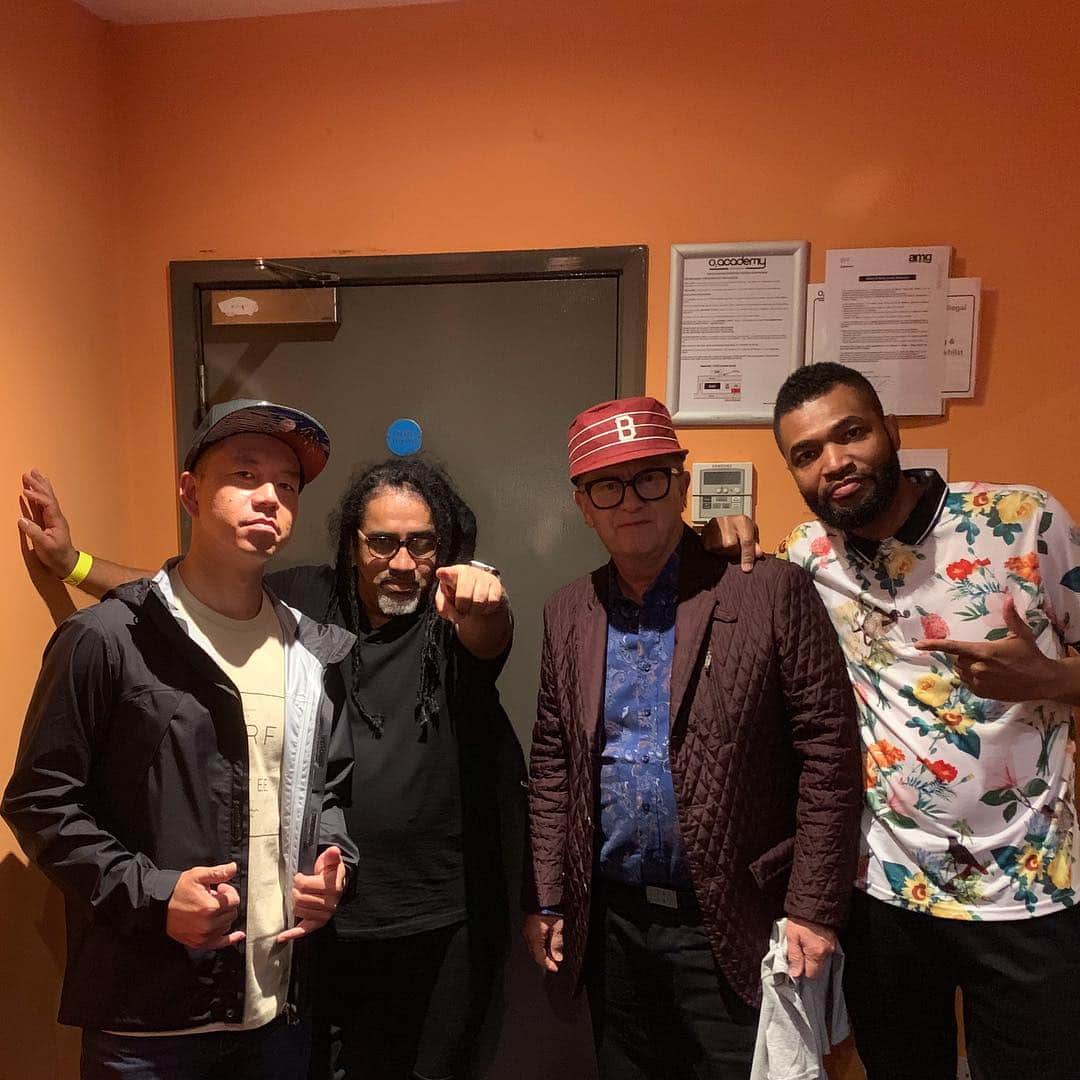 MIGHTY CROWNのインスタグラム：「These moments are just priceless!!! To the spot where I am right now  Words alone cannot express  I was just a kid from Japan who fell in love with the music , started of from Nothing  I mean nothing. I didn’t know the words, (Patois) songs , the lyrics , I didn’t even know where jamaica was! 😂  It was just a vibe I pick up  When I started djing, there was no internet so you couldn’t google it Who sings what songs , didn’t have a clue  When I first heard the word bomb@clatt I thought it was word to big up an artist! Lol , but the passion and the adventure, the journey to reggae and dancehall, it all started from a soundsystem cassette. Remembering listening back to the cassette like 500 times (no joke ting)  I believe it was Supersaint w/ Captain Midnight, the style , the voice , just made me want to discover more! Then eventually buck up pon stone love @rorystonelove , and @davidramjamrodigan cassette and the list goes on but you see these individuals in the middle of the pic was just inevitable in my career as #mightycrown , they don’t even know what they did to a kid from Japan!  Nothing but hortical respect and honor, and last nite I was in same stage with them and end up closing the show!  I definitely tried and tried found a way to ignore the bullshit in da biz and look weh mi reach!  All I’m saying is just don’t give up on whatever you love . It will not come easy at all but that’s the best part because it will make you appreciate a moment like this!  Domo arigato!  長くなりましたが 今度 日本バージョン 書きますね！ #soundman #ting #soundsystem #culture with the #legends #reggae #dancehall #roots #rocksteady  #hiphop #musicislife」