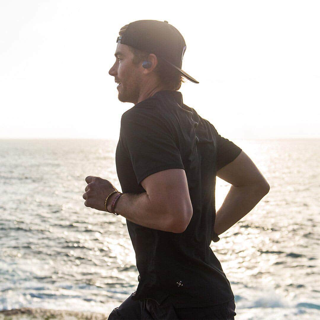 BOSEさんのインスタグラム写真 - (BOSEInstagram)「How can you say no to that view? Where’s your favorite place to get up and out? Tell us below! 👇 #MotivationMonday • • Click the link in bio to discover #SoundSport Free. 📷: @hayden_quinn」5月6日 22時15分 - bose