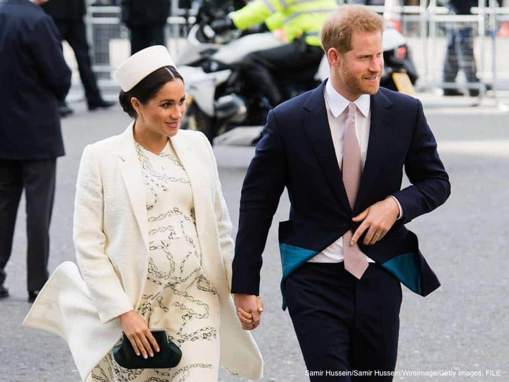 ABC Newsさんのインスタグラム写真 - (ABC NewsInstagram)「BREAKING: Meghan, the Duchess of Sussex, is in labor with her first child, Buckingham Palace announces. See the link in our profile for the full story. #baby #royals #meghan #markle #duchess」5月6日 22時17分 - abcnews