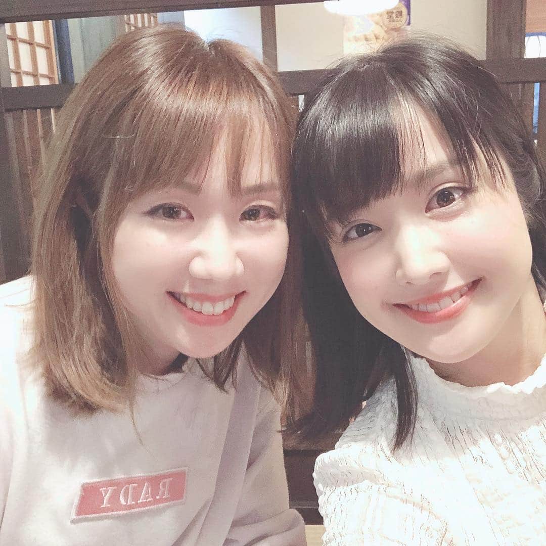 髙橋明日香のインスタグラム：「久々にお姉ちゃんと会ったら 髪型がそっくりで、 なんだかわたしを見てるみたいだった。 似てない姉妹と思ってたけど、案外似てるんだなぁと思った瞬間。  甥っ子達は相変わらず天使♡  #お姉ちゃん  #姉妹ショット #甥っ子可愛すぎ」