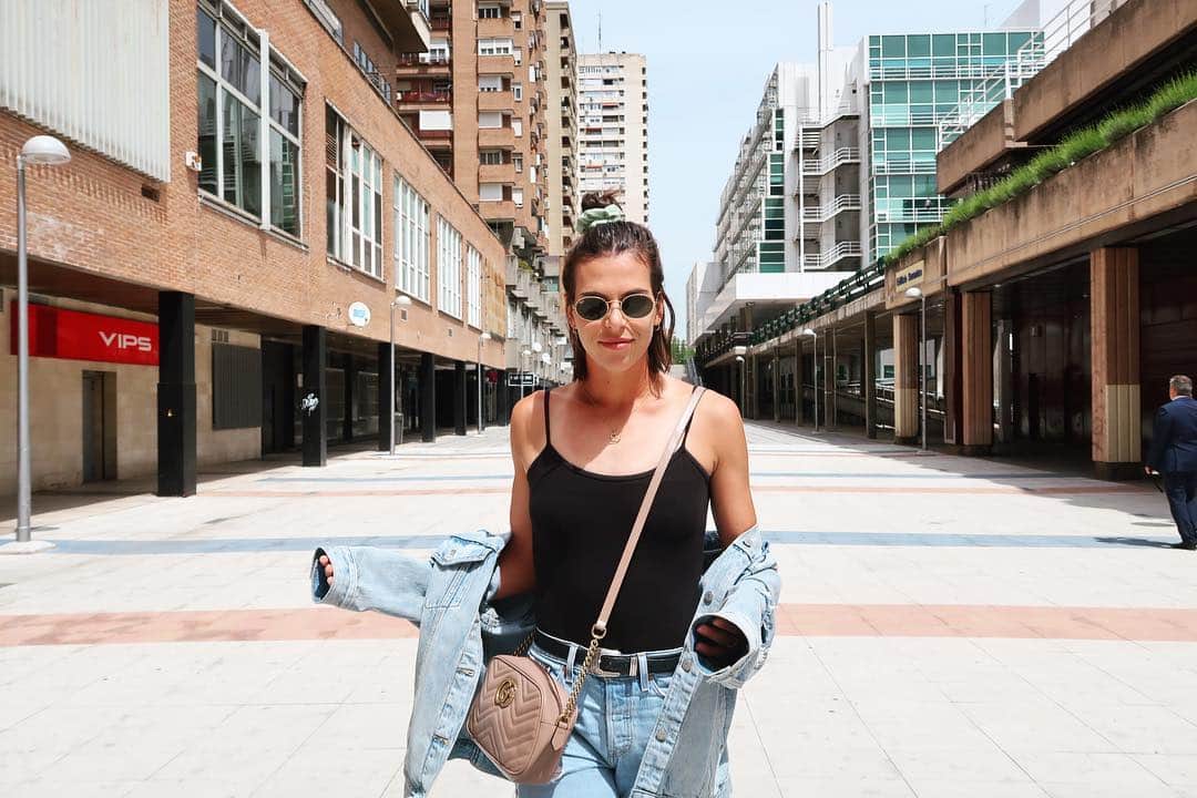 アイラ・トムリャノビッチのインスタグラム：「In my own world, a lot 💭」