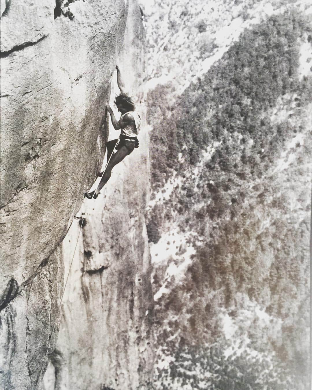 ニナ・カプレツさんのインスタグラム写真 - (ニナ・カプレツInstagram)「So cool to see this picture of legend Patrick Edlinger in the route I sent yesterday called « séance tenante » a classic 8a at Escales, Verdon. Yesterday has been my 4th climbing day in a row, there is just to much to do here!  I’m totally amazed (like always) by this huge playground. Verdon rocks!!!! YEAH!!! #gorgesduverdon #rockclimbing」5月6日 22時38分 - ninacaprez