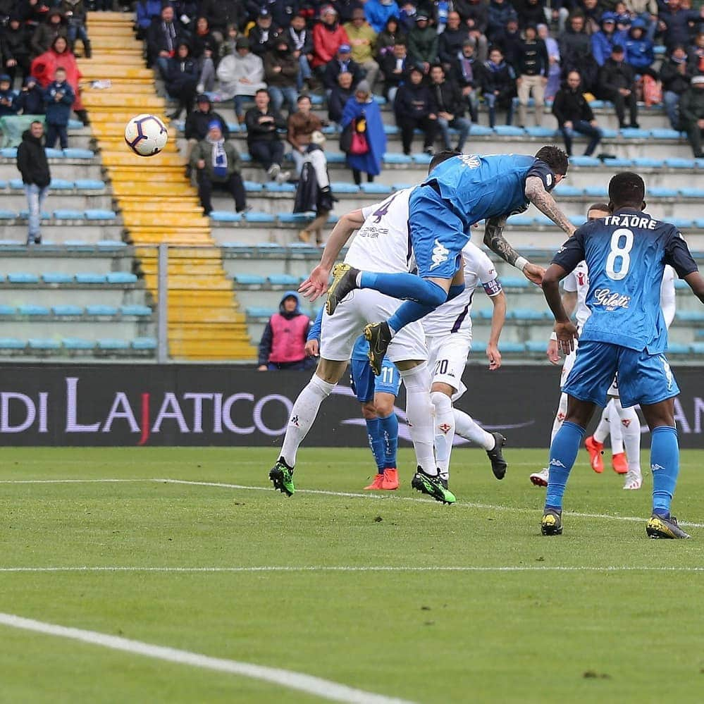 エンポリFCさんのインスタグラム写真 - (エンポリFCInstagram)「Il gol che decide la sfida, il gol che vale il derby e l'esultanza con un abbraccio speciale di @diegofarias17 #DerbyAzzurro 📸」5月6日 22時39分 - empoli_fc_official