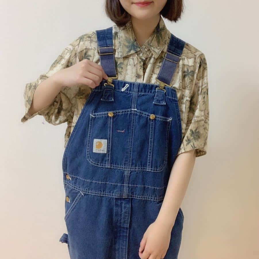 みさねさんのインスタグラム写真 - (みさねInstagram)「どのコーデが好き？🤭全身も見てねっ 今日はシャツ×オーバーオール🏀 ㅤ 1枚めの @carhartt のポロシャツはこじくんが記念日にくれたやつ🎁💞 ㅤ サイズ感も色味もかわいいいいさすが😍 ㅤ @clane_official のキャップもこじの🍙 ㅤ 個人的には柄シャツとか黄色のポロシャツの合わせも古着っぽくて好き！！！ ㅤ 全身の横に写っとるのは所沢の足🦶笑笑 ㅤ #春コーデ #春服 #古着 #古着コーデ #低身長コーデ #フルジョ #オーバーオール #オーバーサイズ #ポロシャツ #シャツコーデ #キャップ #ボーイッシュ #コーデ #ファッション #デニムコーデ #カーハート #みさねしふく #ブラウンコーデ」5月6日 22時45分 - misane1209