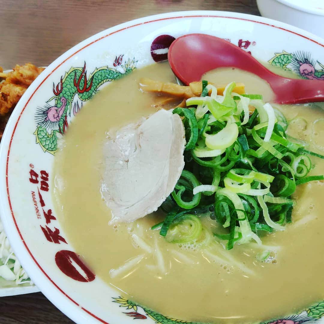 のインスタグラム：「大阪帰ってきて、シメのラーメンはやはりここ天下一品。落ち着くんです。ただいま感。九州旅行楽しかったなぁ。食べ物がとにかく全部美味しかった！また行きたいな。 #天下一品　#やっぱりこの味　#ただいま　#10連休終わった　　#明日からダイエット」