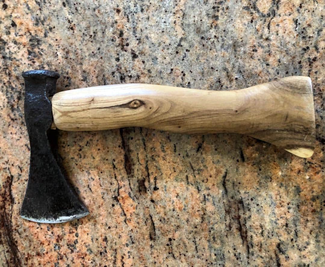 スコット・フォーリーのインスタグラム：「Oh, yeah...the axe that I’m using in the previous video...I made it!  Well, the handle.」