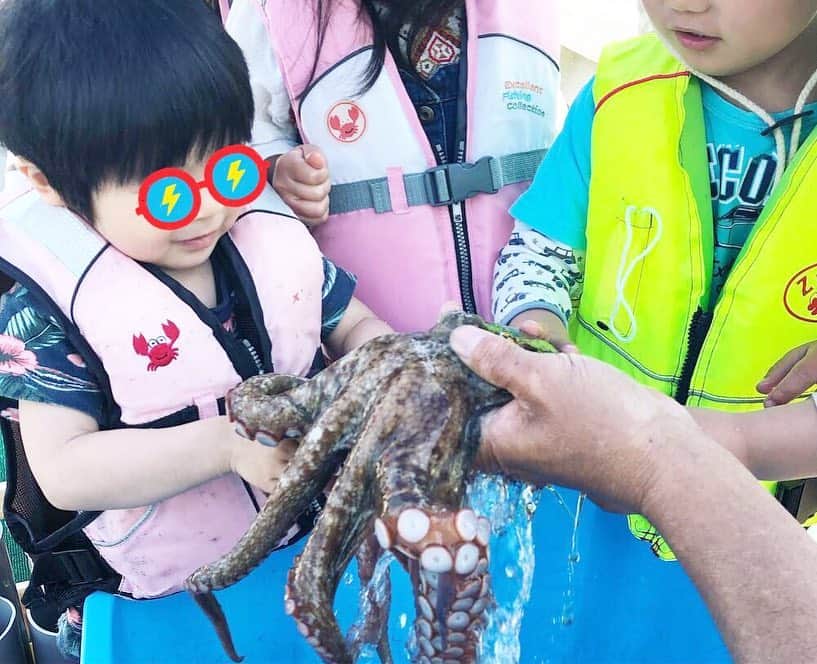 三倉佳奈さんのインスタグラム写真 - (三倉佳奈Instagram)「gwの思い出。 子供たち船釣り初体験！タコ釣れたー🐙  #fishing#octopus #詳しくはブログで☺︎ #すっかり元の生活に戻ってます〜 #連休最終日 🍀」5月6日 22時58分 - kana_mikura0223