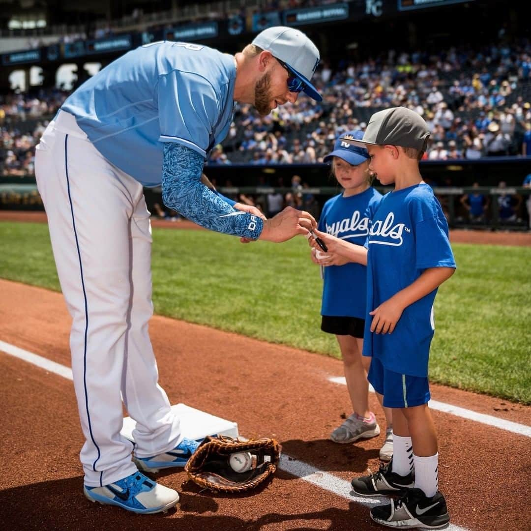 カンザスシティ・ロイヤルズさんのインスタグラム写真 - (カンザスシティ・ロイヤルズInstagram)「#Chevrolet and the #Royals are proud to sponsor multiple youth baseball leagues across the KC area. Learn more at youthsportsclinics.com. #ChevyBaseball」5月6日 23時00分 - kcroyals