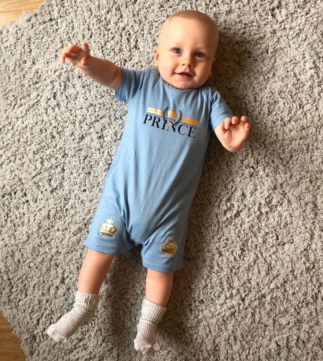 River Islandさんのインスタグラム写真 - (River IslandInstagram)「The #RoyalBaby BOY isn’t the only Prince in town! Tag a friend to let them know their new fave Royal is here (sorry Harry... 🤴🏼) #ImWearingRI #RIKids #RIBaby . 🔎 838132 | £14」5月6日 23時00分 - riverisland