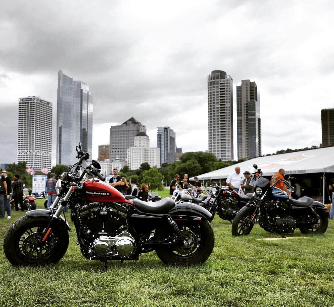 Harley-Davidsonさんのインスタグラム写真 - (Harley-DavidsonInstagram)「Win the ultimate 🏍 & 🎸 experience.  Head to booking.com to enter to win an ultimate trip to #Milwaukee that includes @Summerfest tickets, @EagleRider rentals, #HDMuseum gift cards, and more with @bookingcom.  #HarleyDavidson #USOnly」5月6日 23時00分 - harleydavidson
