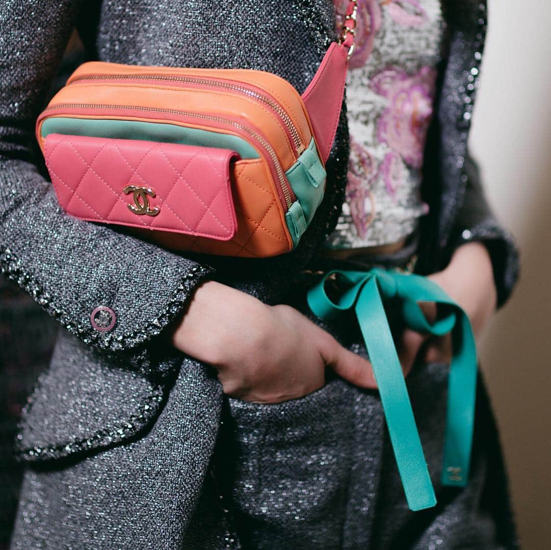 のインスタグラム：「Quilted belt bags and bows add to the allure of #CHANELCruise 2019/20 looks. #CHANEL」