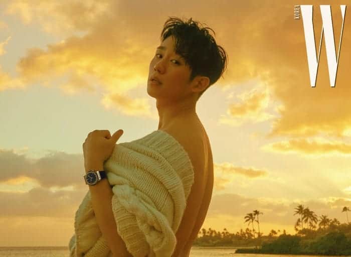 のインスタグラム：「Jung Hae In @holyhaein 💙 for W Korea March 2019. 📸 by Kim Hee June . . . . . .  #정해인 #JungHaeIn #koreanactor#oppa #추천멘토 #치위생사 #간호사 #직장인부업 #미용인 #미용 #연남동카페 #연남동맛집 #신혼여행 #신혼 #신혼부부 #おしゃれ #オシャレ #いいね返し #フォロー #韓国人 #韓国 #セルカ #自撮り #ファッション #フォ」