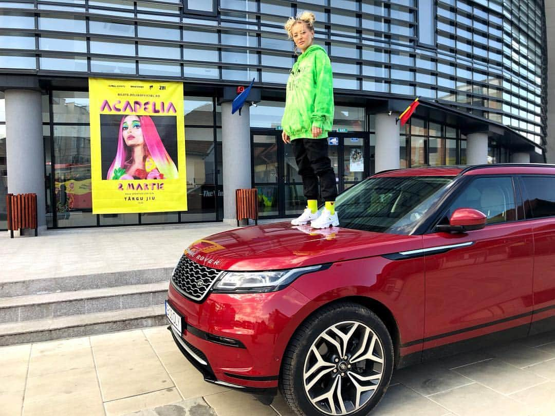 Delia Matacheさんのインスタグラム写真 - (Delia MatacheInstagram)「#ACADELIA 🍭 Vineri #TarguMures Sambata #BaiaMare Duminica #Oradea Here we gooo! 🚀 #RangeRover #OnTop」5月6日 23時14分 - delia