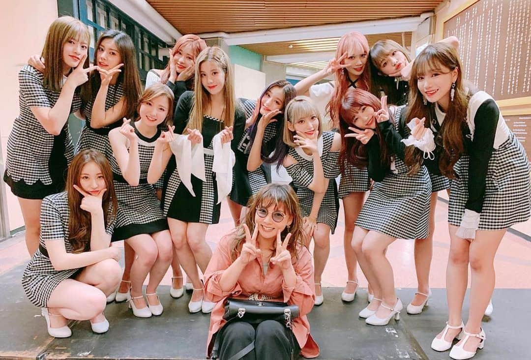 h3artbrak3rsさんのインスタグラム写真 - (h3artbrak3rsInstagram)「#Repost @norokayotokyo ・・・ IZ*ONE fan meeting 行ってきました💛💜❤️ 日本武道館！ 今回もパフォーマンスとっても素晴らしくて、ファンの皆さんをとっても魅了していました✨本当可愛くてかっこいい！！ そして、古谷さんの納得のMC！！ とっても熱気に包まれたIZ*ONEのファンミでした！！ IZ*ONE頑張って✨ こちらも頑張って応援します✨ 6月26日はJAPAN 2nd single 『Buenos Aires』発売！ 益々楽しみで、盛り上がりますね😍😍😍😍😍😍😍😍😍😍😍😍 #izonejapan1stfanmeeting  #IZONE #아이즈원 #アイズワン #wonyoung #장원영 #sakura #宮脇咲良 #yuri #조유리 #yena #최예나 #yujin #안유진 #nako #矢吹奈子 #unbi #권은비 #hyewon #강혜원 #hitomi #本田仁美 #chaewon #김채원 #minju #김민주 #chaeyeon #이채연」5月6日 23時23分 - h3artbrak3rs