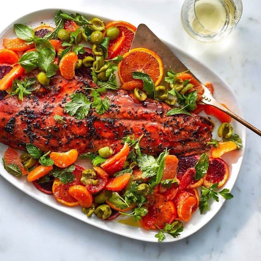 Food & Wineさんのインスタグラム写真 - (Food & WineInstagram)「Is it too early to start thinking about dinner? @andreaslonecker's beautiful salmon shines with buttery Castelvetrano olives, fresh spring herbs, and bright citrus. Recipe link in our bio! #FWCooks 📷: @antonisachilleos」5月6日 23時23分 - foodandwine