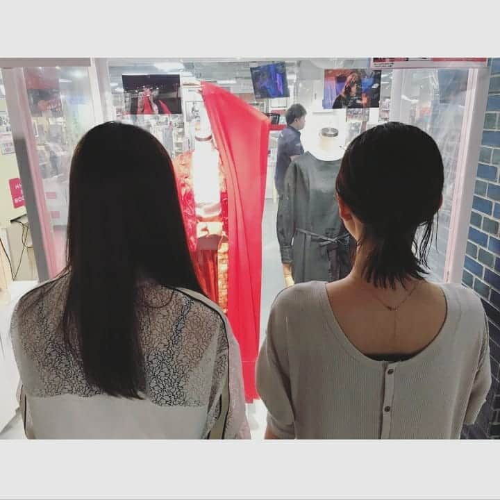 土屋太鳳さんのインスタグラム写真 - (土屋太鳳Instagram)「映画「累 - かさね - 」の衣裳に 会ってきました😊✨✨ ありがとう累、 ありがとうニナ、 ありがとうだるま先生、 ありがとう佐藤監督、 ありがとうありがとうありがとう きょんちゃん😢✨✨ この作品を通して出会えた全ての方々、 観てくださった方々。  いつの日か恩返し出来ますように…！ そしてどうか 累とニナと一緒に これからも 演技を愛していけますように…✨✨✨ #累 #芳根京子 ちゃん」5月6日 23時27分 - taotsuchiya_official