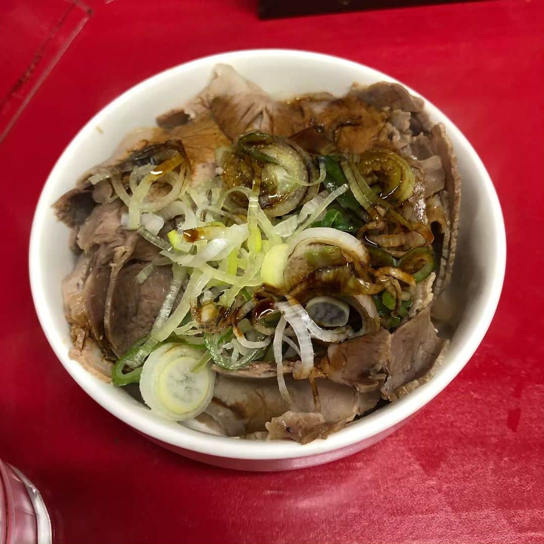 高木三四郎さんのインスタグラム写真 - (高木三四郎Instagram)「#青森 の締めは。ラーメンではなくチャーハン！黄身のせチャーハンが絶品でした！  末廣ラーメン本舗 青森分店 017-722-3535 青森県青森市本町2-4-9 福徳第一ビル1A https://tabelog.com/aomori/A0201/A020101/2000774/ #ラーメン #DDTラーメン部 #チャーハン」5月6日 14時35分 - t346fire