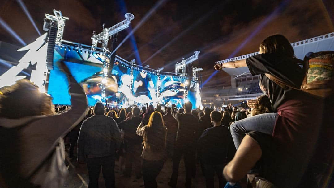 メタリカさんのインスタグラム写真 - (メタリカInstagram)「Photos from last night’s gig in Barcelona! ・・・ 📸 by @brettmurrayphotography & @photosbyjeffyeager ・・・ #WorldWired #MetInBarcelona」5月6日 14時36分 - metallica