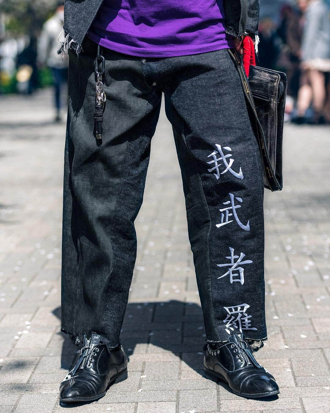 Harajuku Japanさんのインスタグラム写真 - (Harajuku JapanInstagram)「18-year-old Japanese fashion students Nasu (@nasu_kuua) and Tatsuya (@tt_929_tt) on the street in Tokyo wearing handmade and remake styles including face masks, mandarin collar denim jackets, embroidered pants, painted shoes, and painted bags.」5月6日 14時44分 - tokyofashion