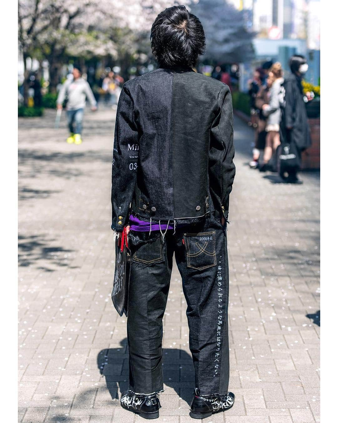 Harajuku Japanさんのインスタグラム写真 - (Harajuku JapanInstagram)「18-year-old Japanese fashion students Nasu (@nasu_kuua) and Tatsuya (@tt_929_tt) on the street in Tokyo wearing handmade and remake styles including face masks, mandarin collar denim jackets, embroidered pants, painted shoes, and painted bags.」5月6日 14時44分 - tokyofashion